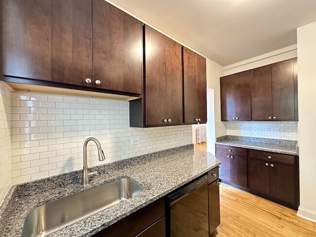 Photo - 2311 W Wilson Ave Unit F2