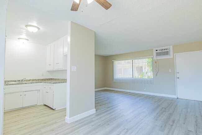 Parthenia Twin Apartments