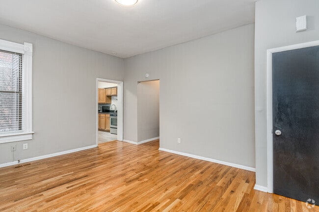 1BR, 1BA - 567SF - Living Room