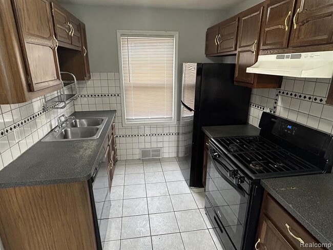 Photo - 12871 Saratoga St