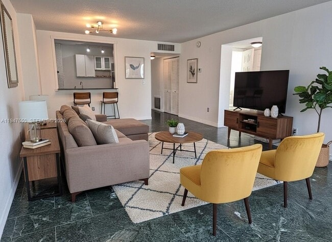 Photo - 2016 Bay Dr Unit 405