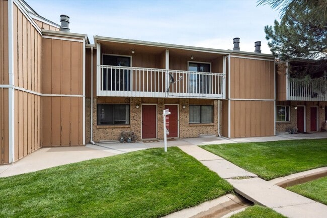 Photo - 2 bedroom 3 bath Updated townhome in Lakewood!