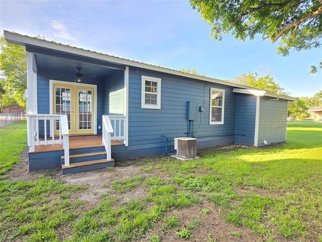 Photo - 411 W 4th St