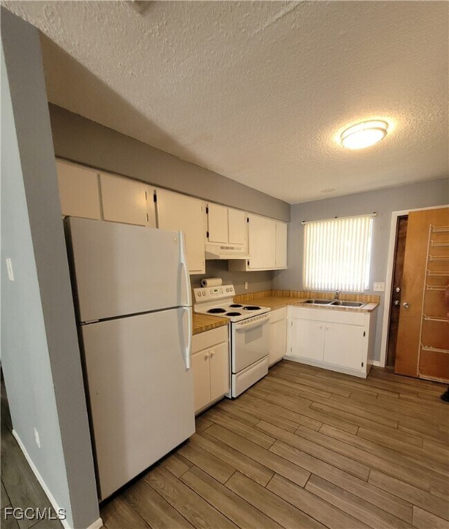 Photo - 1865 Lavonia Ln