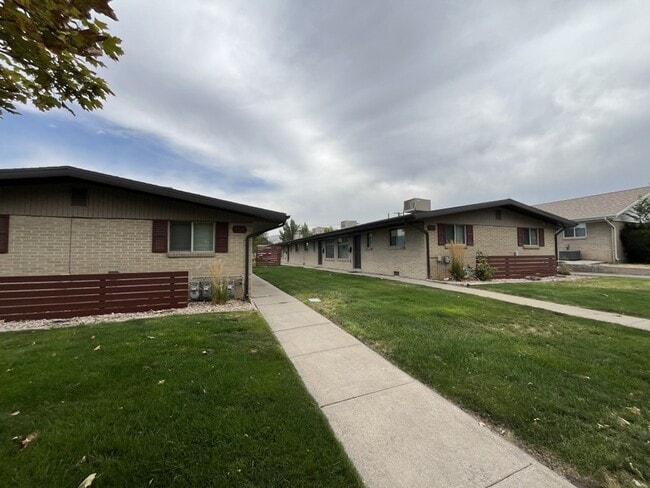 Photo - 863 Logan Ave S
