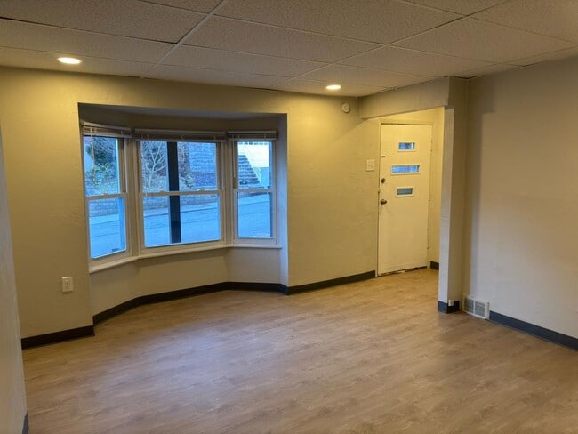 Photo - 847 Flemington St Unit Lower