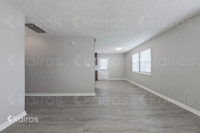 Photo - 200 Deer Pkwy