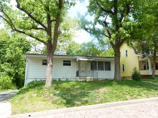 Building Photo - 156 Parkview Ave Rental