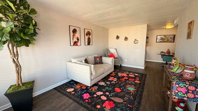 Casa Colinas Apartments