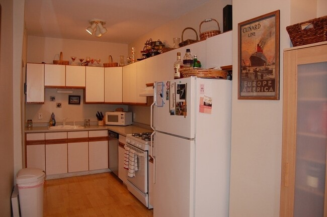 Photo - 117 L St Unit 3