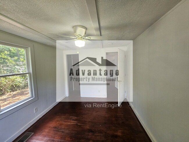 Photo - 418 E Brooks Ave