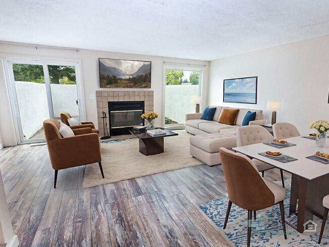 Building Photo - Charming 2-Bedroom, 2 1/2-Bath Home in Gre...
