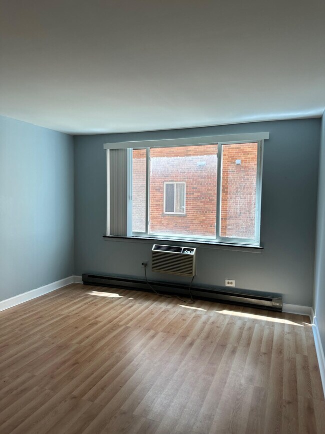 Photo - 3825 N Pine Grove Ave