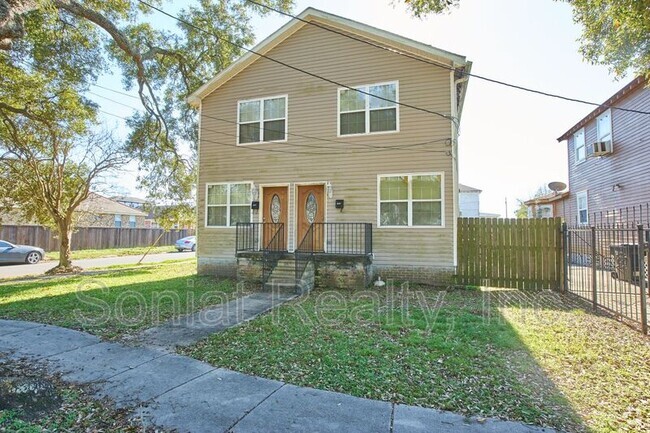 Building Photo - 1874 Mirabeau Ave Rental