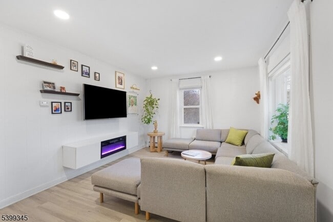 Photo - 499 Diamond Spring Rd