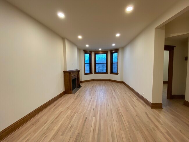 Photo - 1443 W Belle Plaine Ave Unidad 3