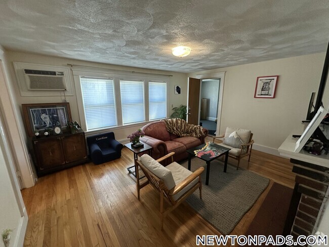 Building Photo - 1145 Boylston St Rental