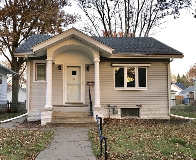 Building Photo - 2713 Arlington Ave Rental