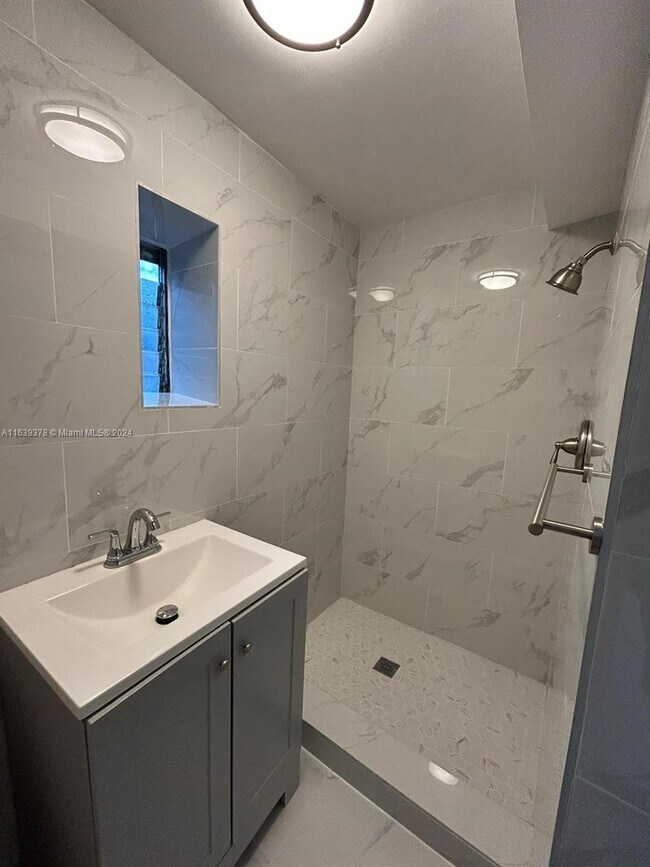 Photo - 1810 NW 34th St Unit 01