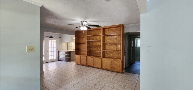 Building Photo - 2527 Meandering Trail Rental