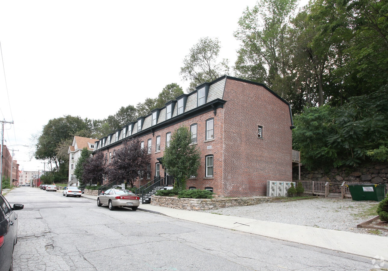 Photo - 88-98 Chestnut St