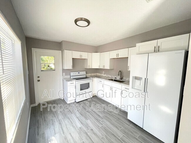 Photo - 4912 23rd St W