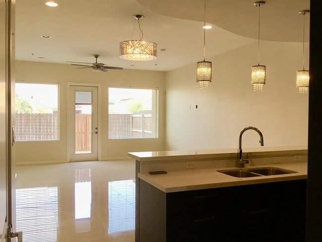 Photo - 3010 S L Ln
