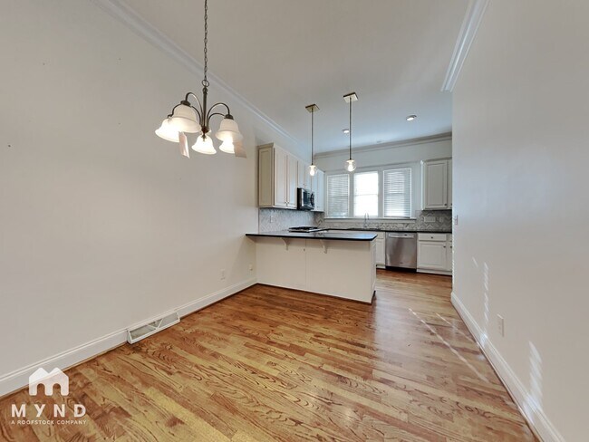 Photo - 711 E 9th St