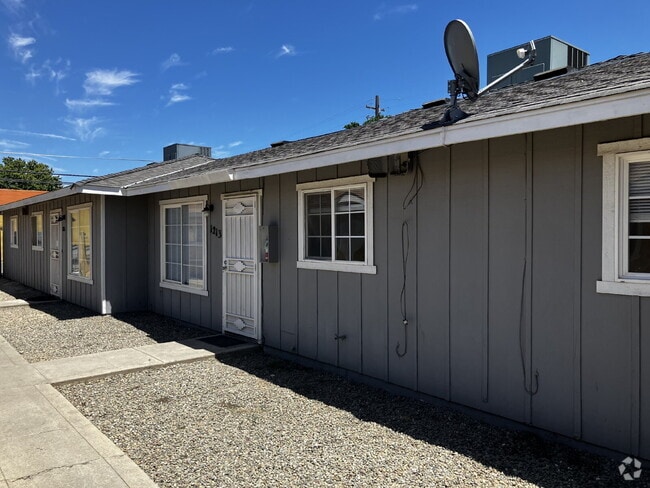 Building Photo - "Charming 3-Bedroom 1 BATH  Haven in Merce... Rental