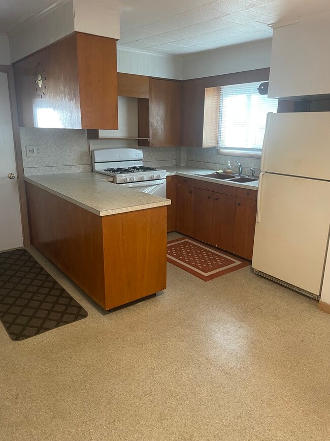 Building Photo - 32 Vincent St Unit 1