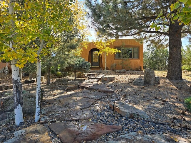 Building Photo - 112 Calle Palomita