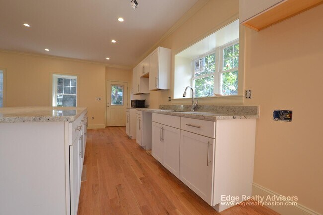 Building Photo - 43 Matchett St Unit 2 Rental