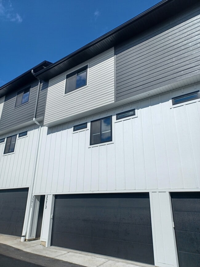All units side by side, 2 bedroom unit shown - Theodora Rowhomes