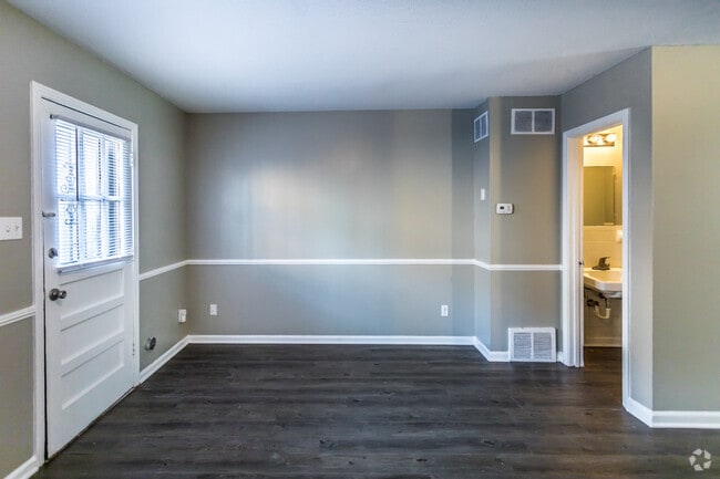 2 BR, 1.5 BA - 1194SF