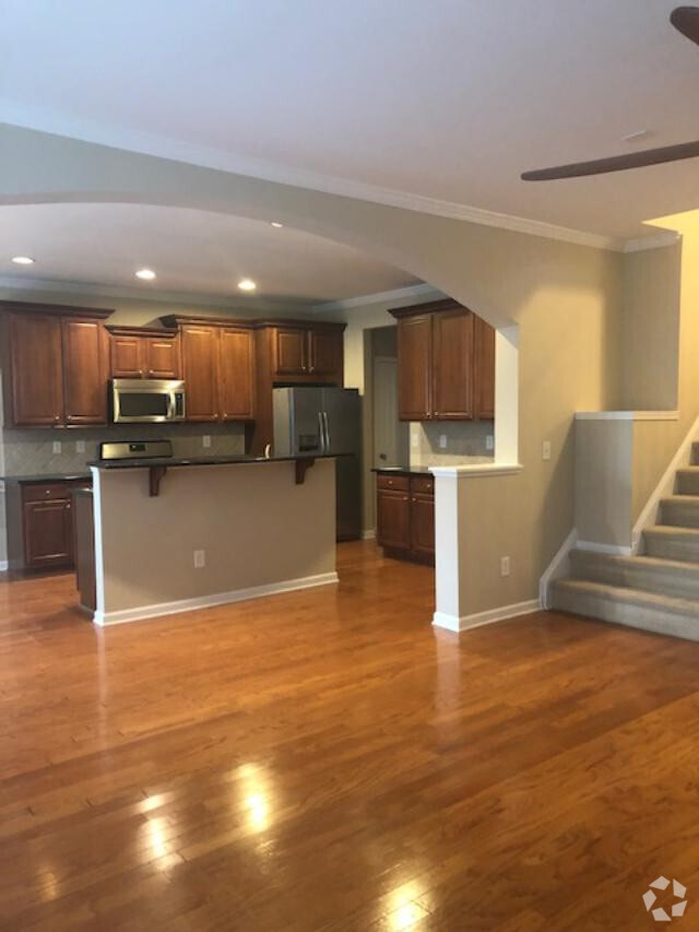 Building Photo - 405 Hilltop View St Rental