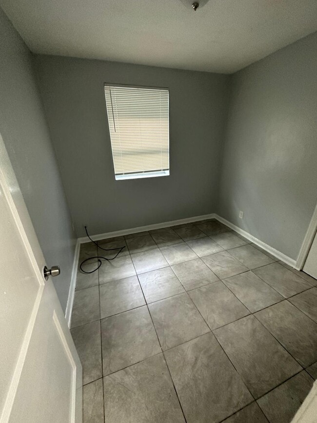 Photo - 1046 W 8th St