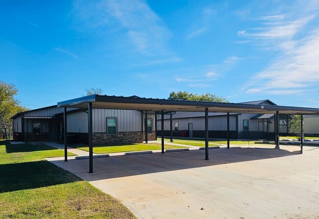 Photo - 107 S Bois D Arc St