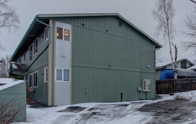 Upper unit - 928 E 10th Ave Unit #4