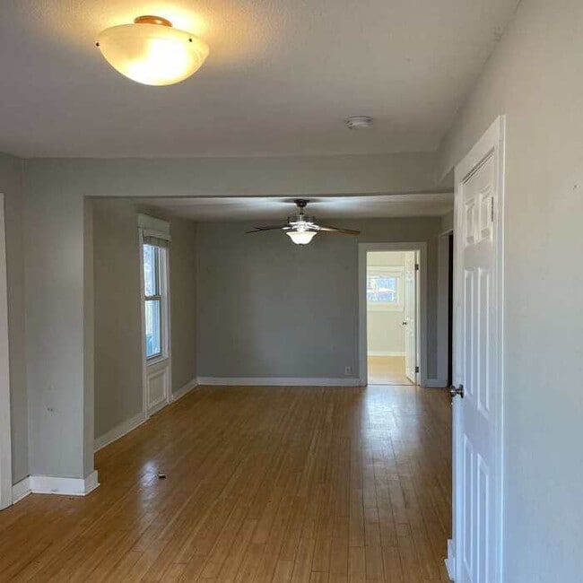 Photo - 3 Bed & 1 Bath House in Englewood / Available soon!