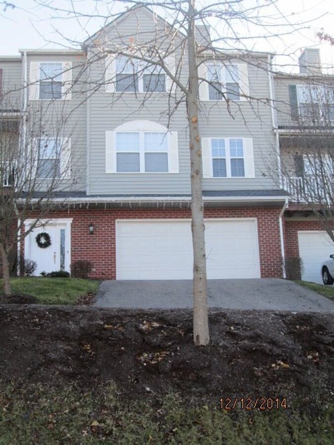 Photo - 570 Oak Tree Blvd NW