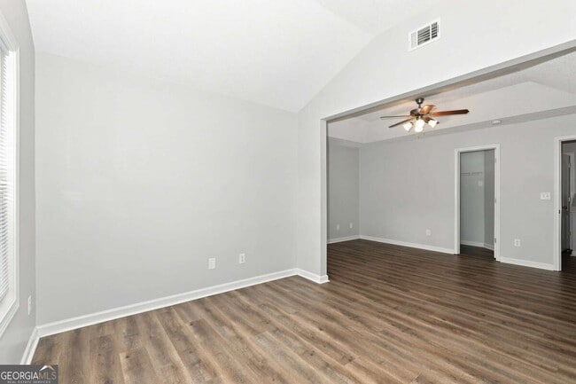 Photo - 8648 Thomas Ln