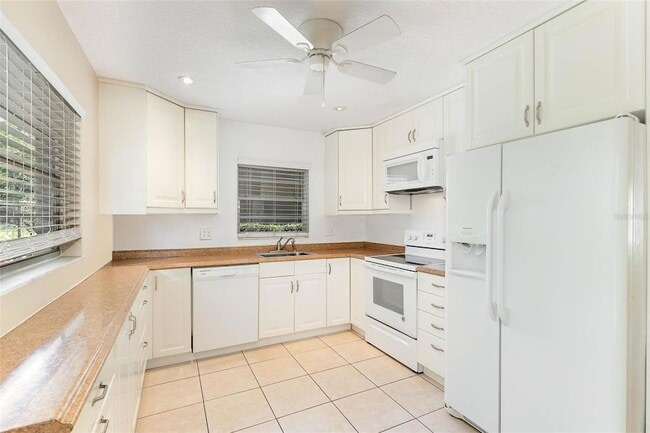 Photo - 823 Field St