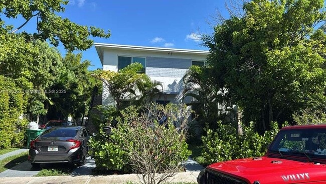 Building Photo - 1429 SW 23rd Terrace Unit 2
