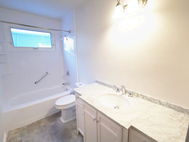 Photo - 545-520 20 St W