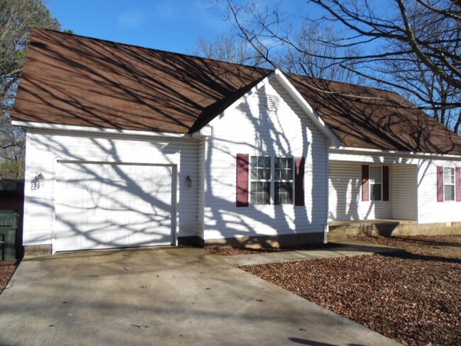 Building Photo - Fabulous Fonville Find!