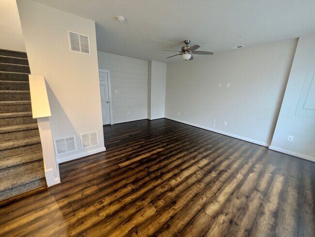 Photo - 1121 Lawler Dr