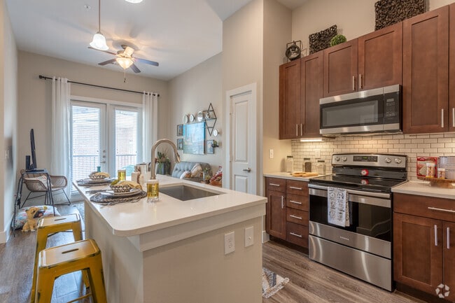 1 BR, 1 BA - 616 SF