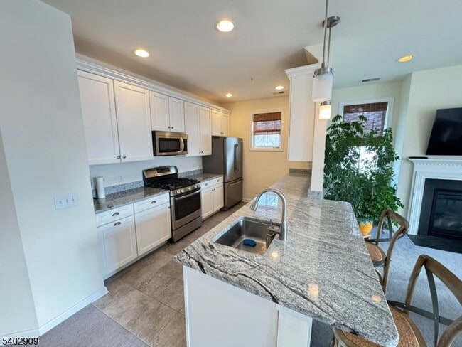 Photo - 169 Tarrington Rd Unidad 306