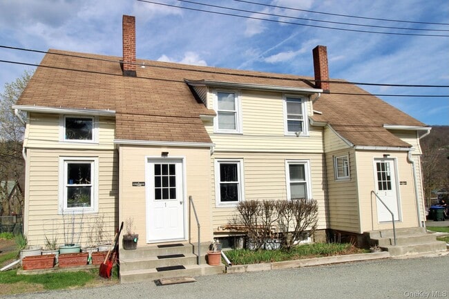 Building Photo - 4 School House Ln