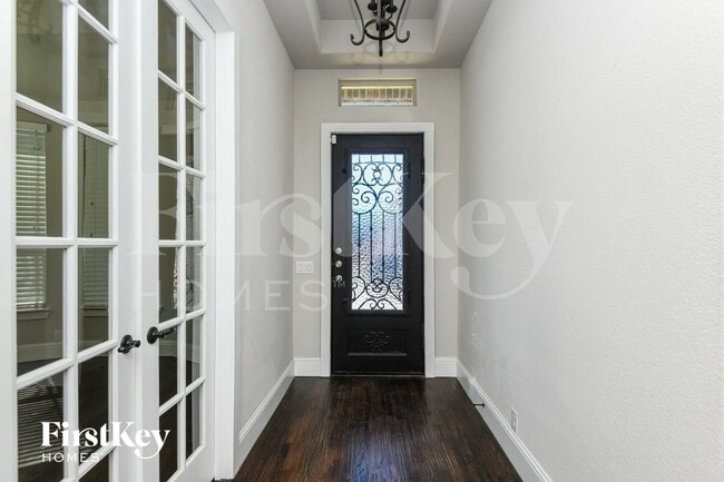 2404 Cabrillo Ln